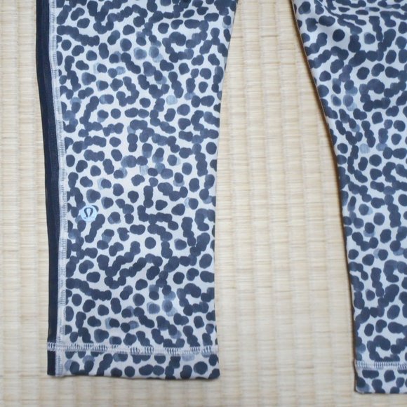 NWT-lululemon gather and sprint crop, animal printed, Size 4 - Picture 7 of 11